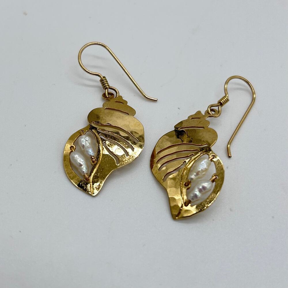 Wild Bryde Seashell Earrings Gold Tone Boho Dangle Beach Shell Rice Pearl Conch